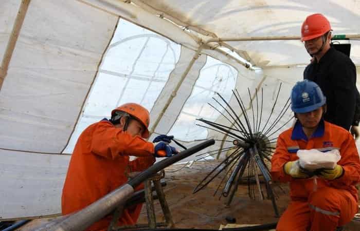 Submarine-Cable-joint-installation